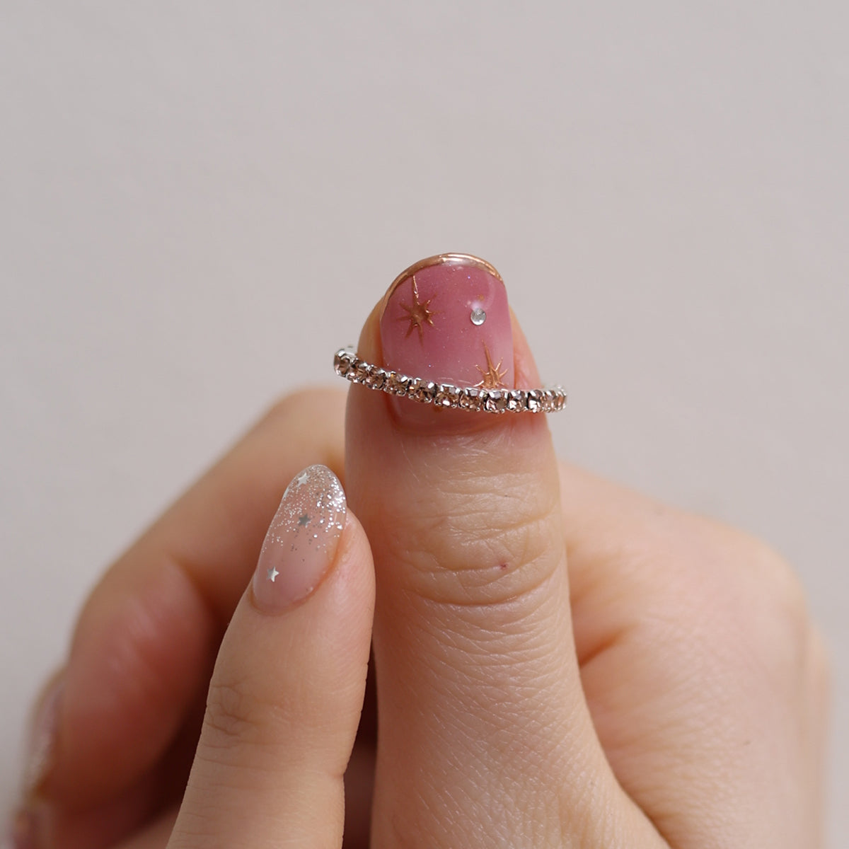 Stretchable tennis chain ring