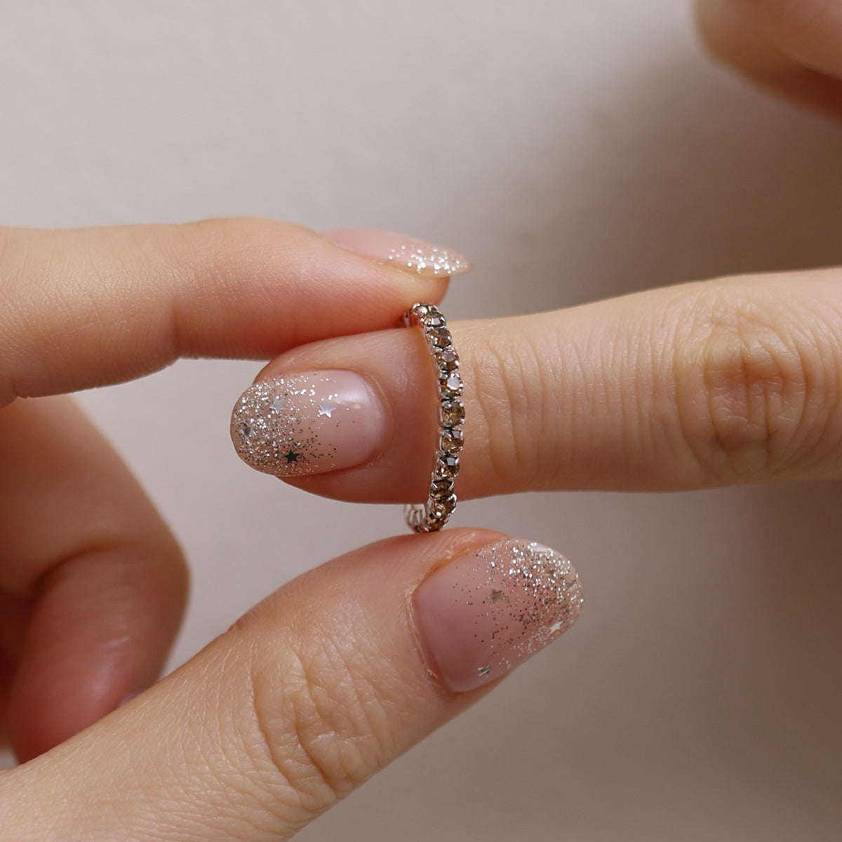 Stretchable tennis chain ring