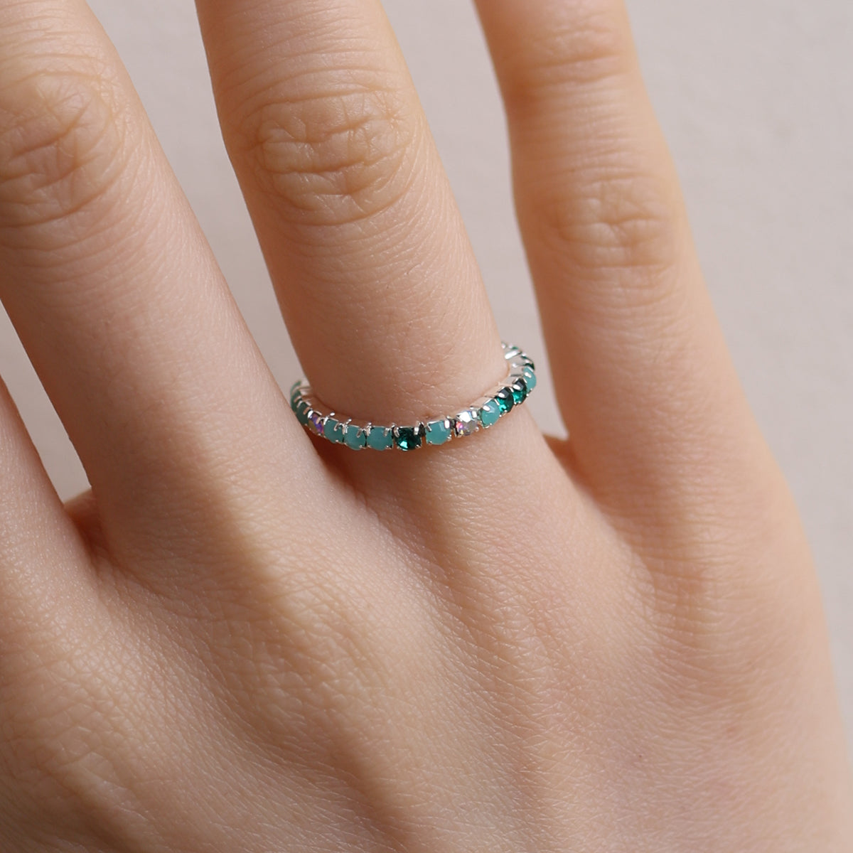 Stretchable tennis chain ring