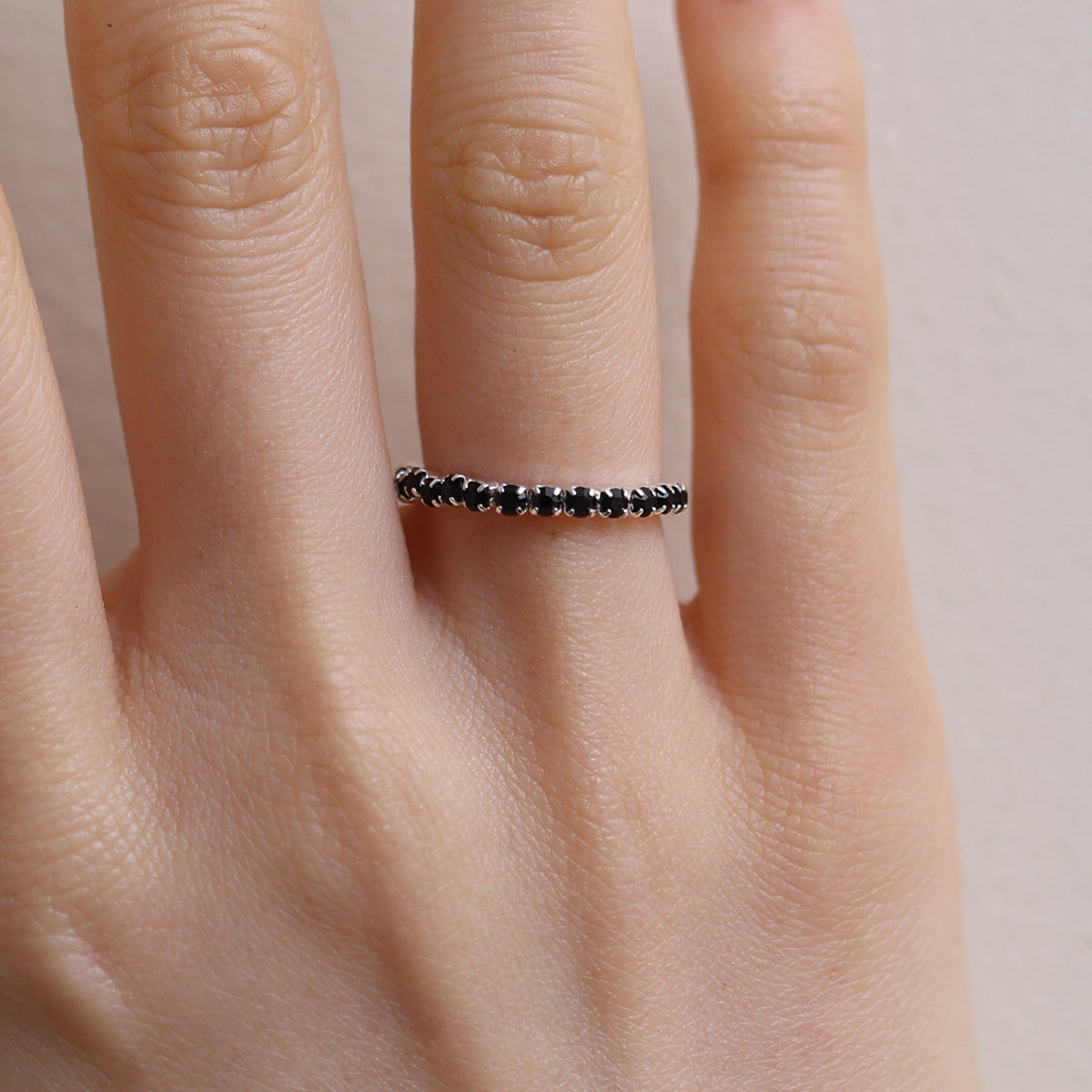 Stretchable tennis chain ring