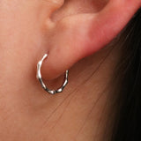 Slim wavy hoop earrings