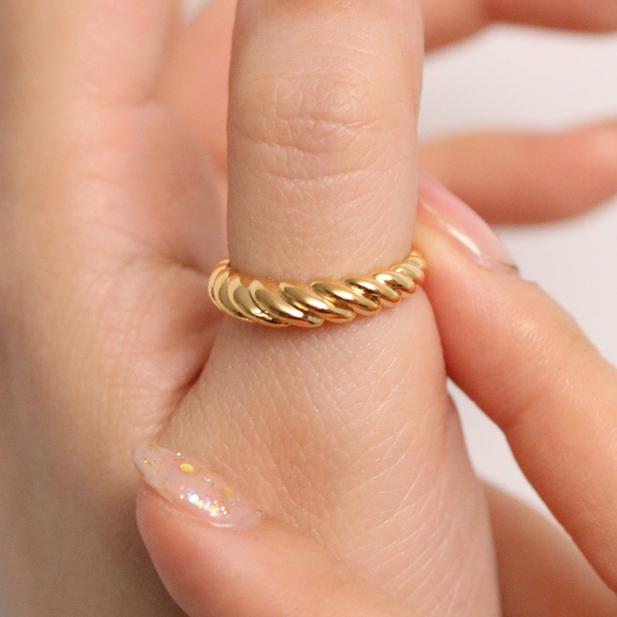 Oval Shaped Screw Band Ring