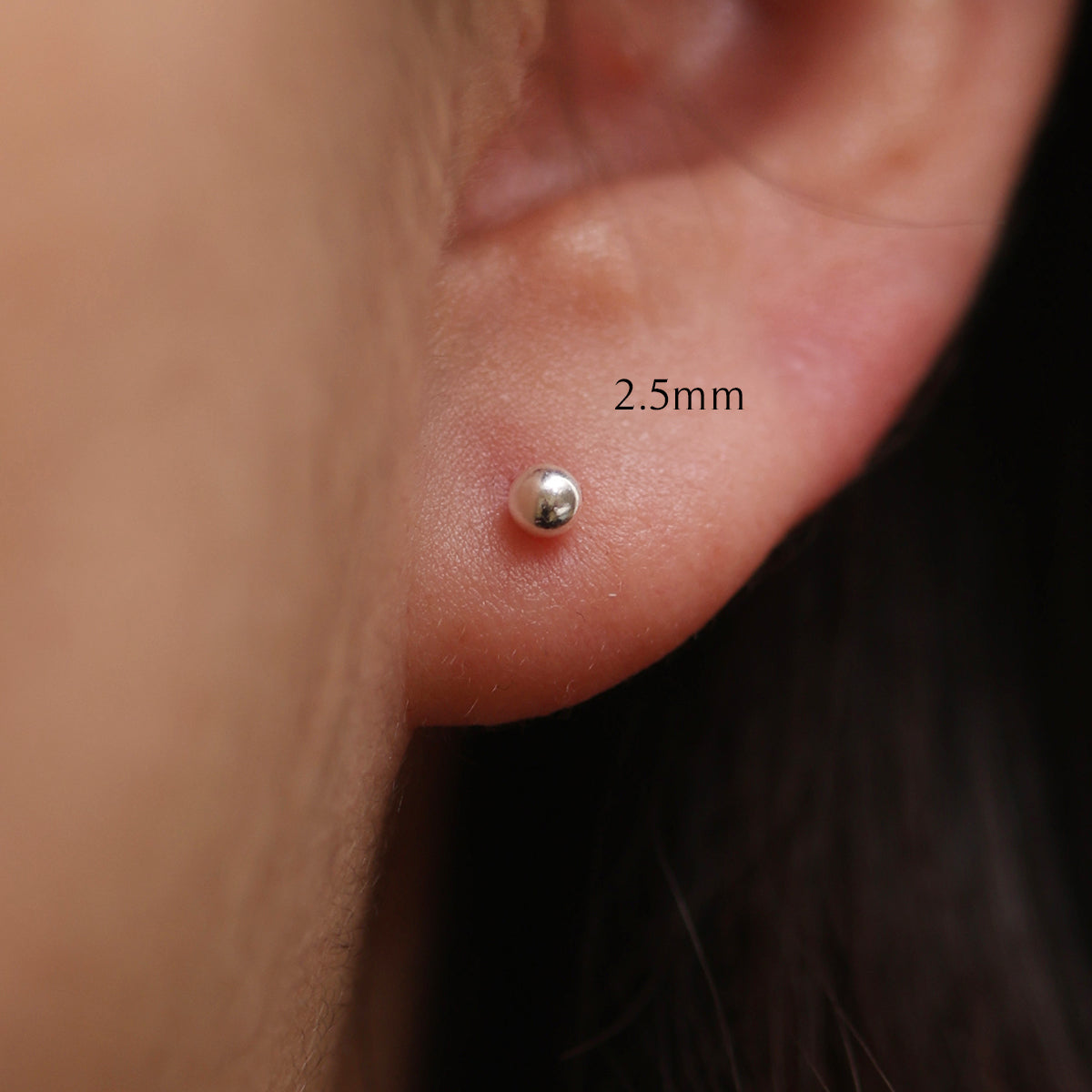 Simple ball stud earrings