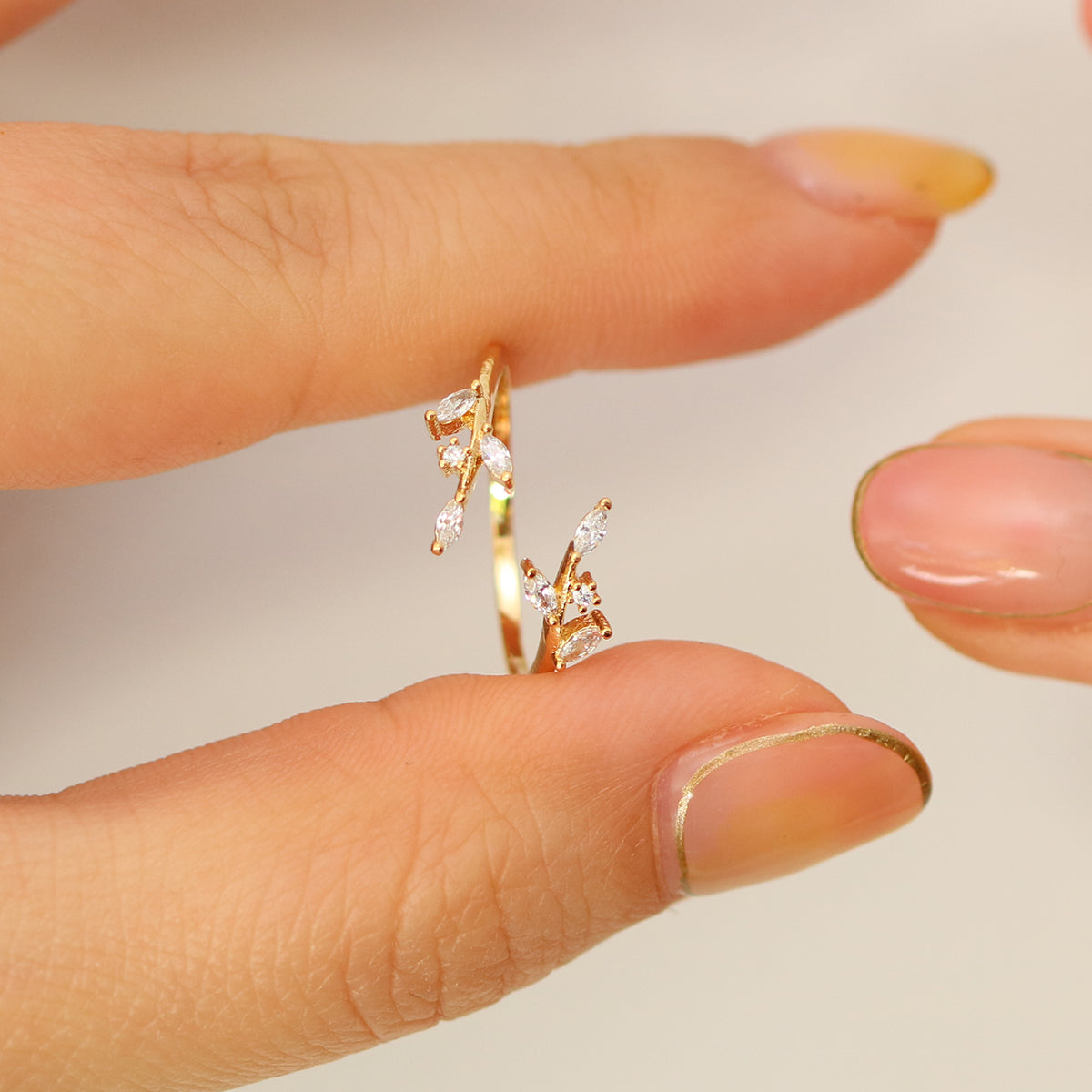 White topaz laurel leaves ring