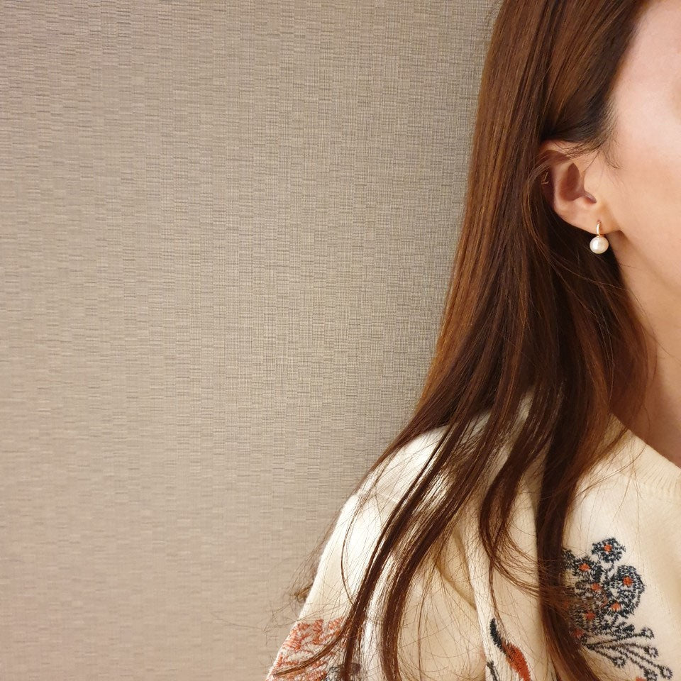 Pearl drop huggie one touch earrings