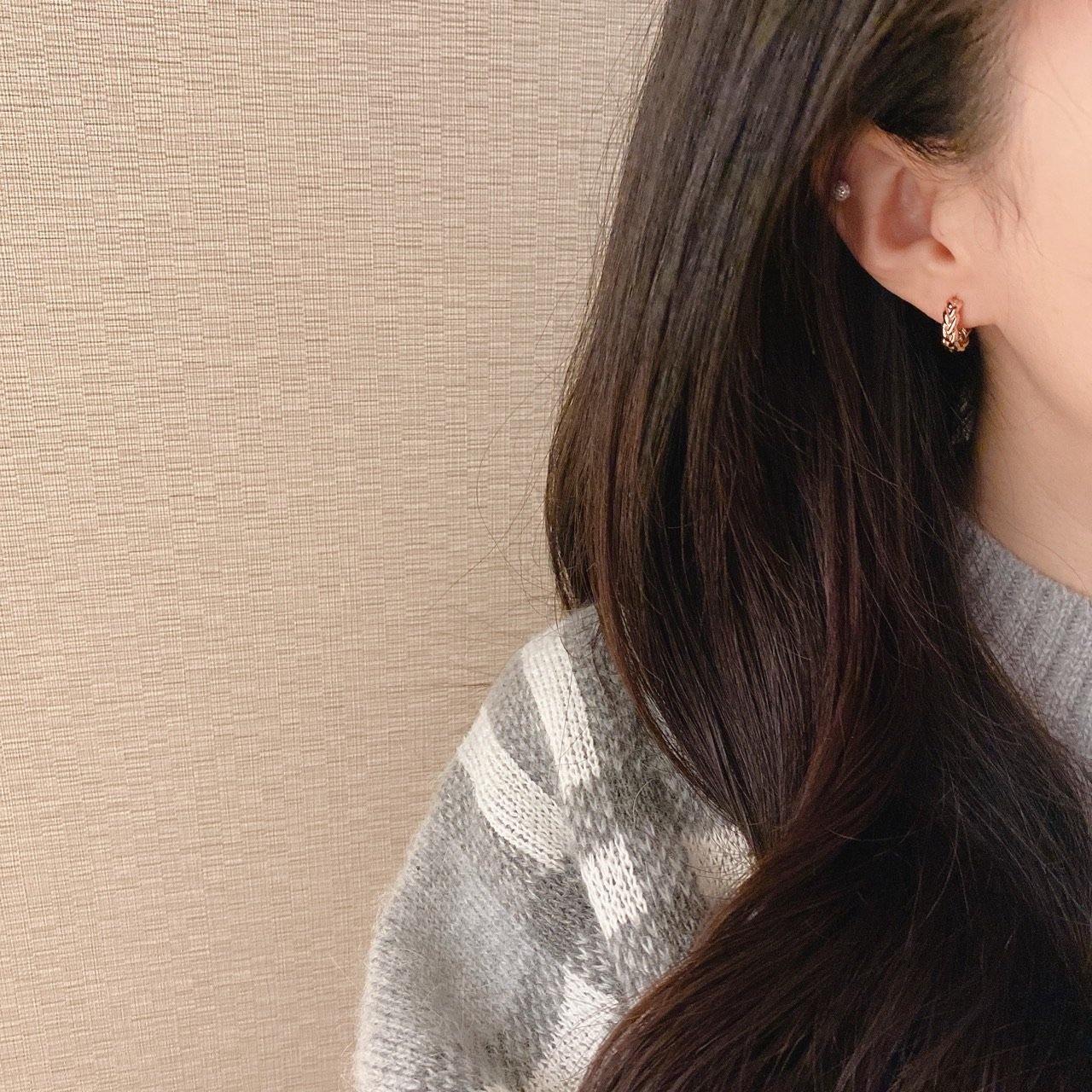 15mm knot huggie earrings (pair) - NABILONDON