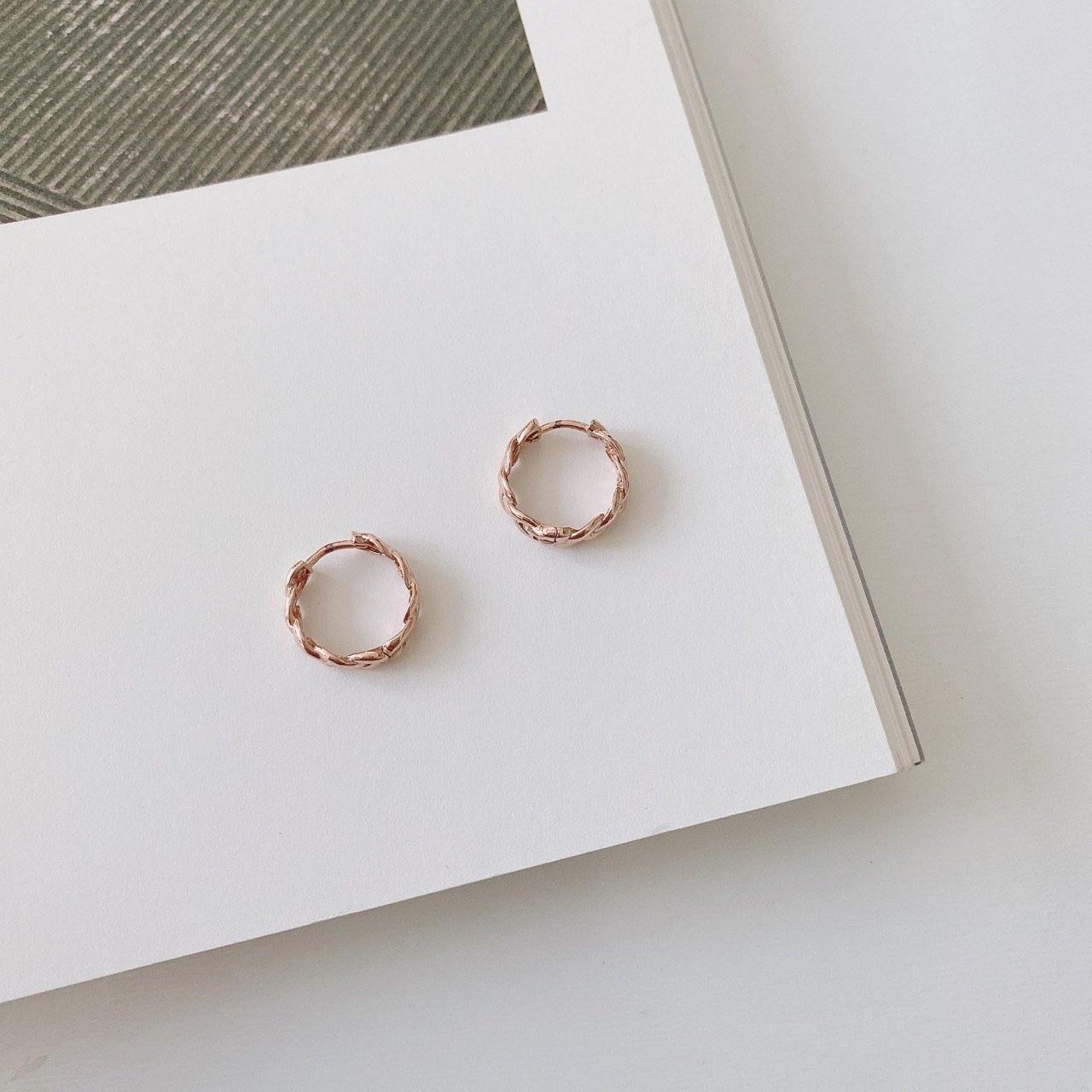 15mm knot huggie earrings (pair) - NABILONDON