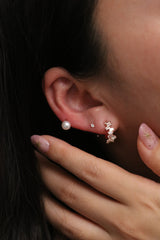 Fresh water pearl huggie earring