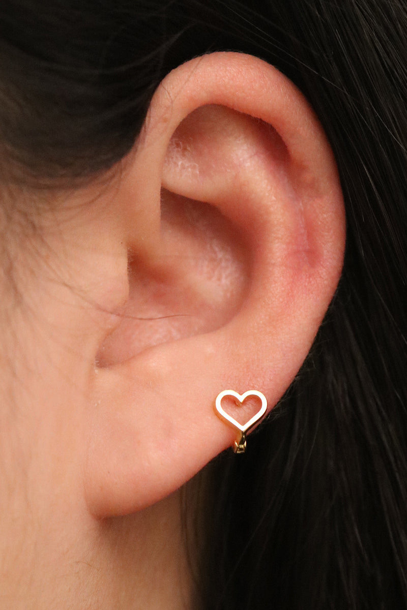 Line heart huggie earring