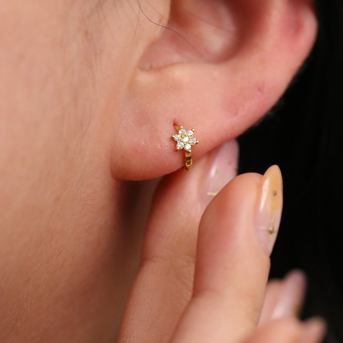 Cubic flower huggie earring