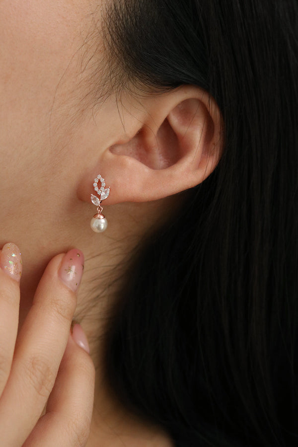 Laurel pearl drop clip on earrings