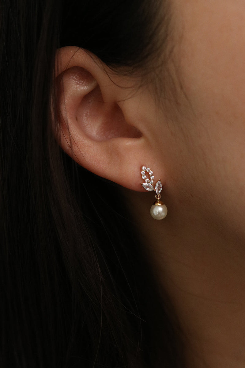 Laurel pearl drop clip on earrings