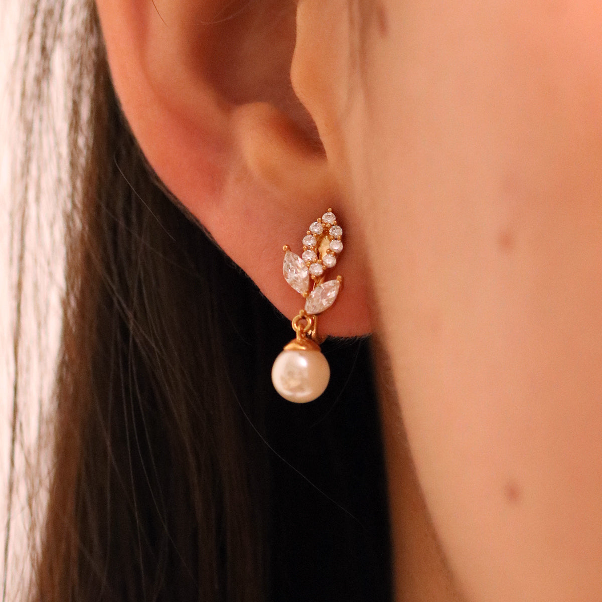 Laurel pearl drop clip on earrings