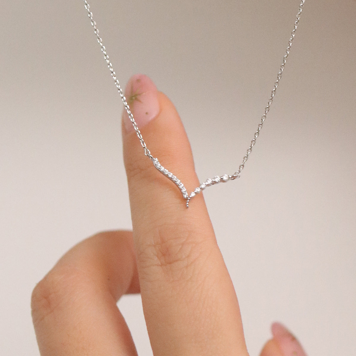 V-shape cubic necklace