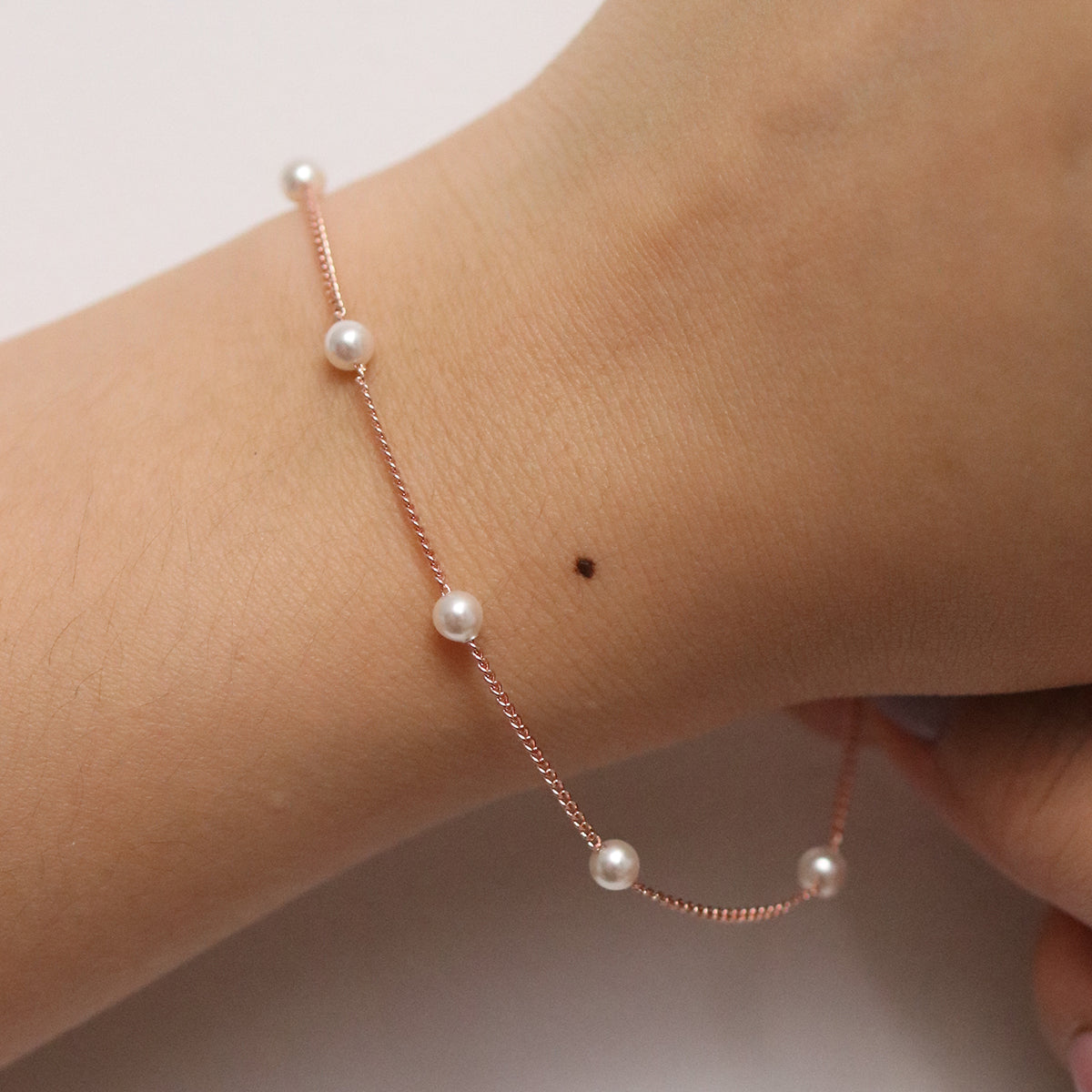 Five pearl relayed bracelet