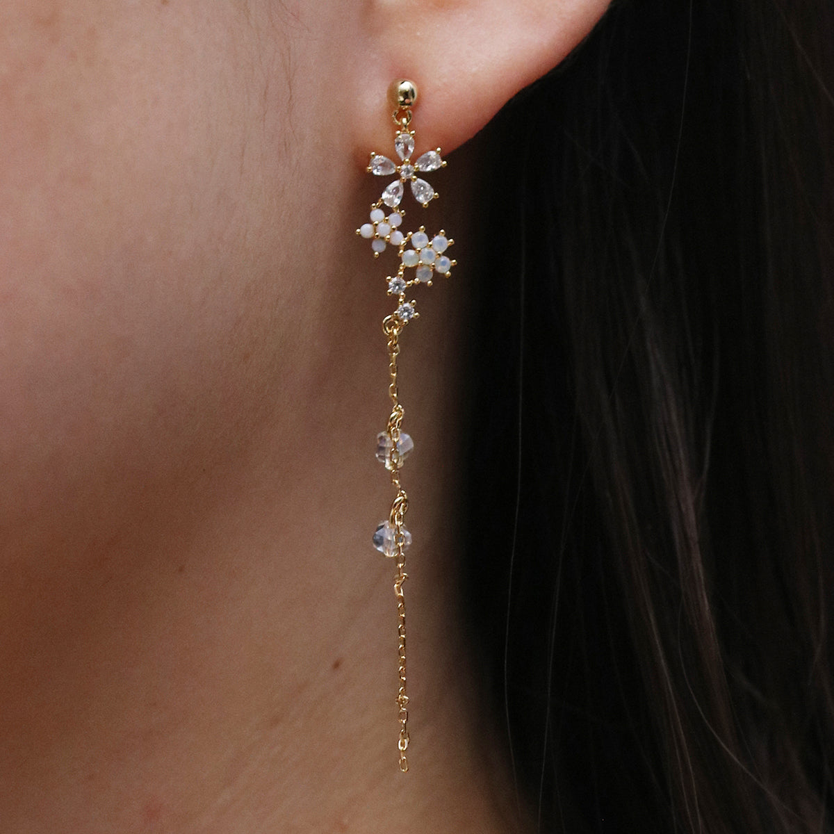 Flower dew drop earrings