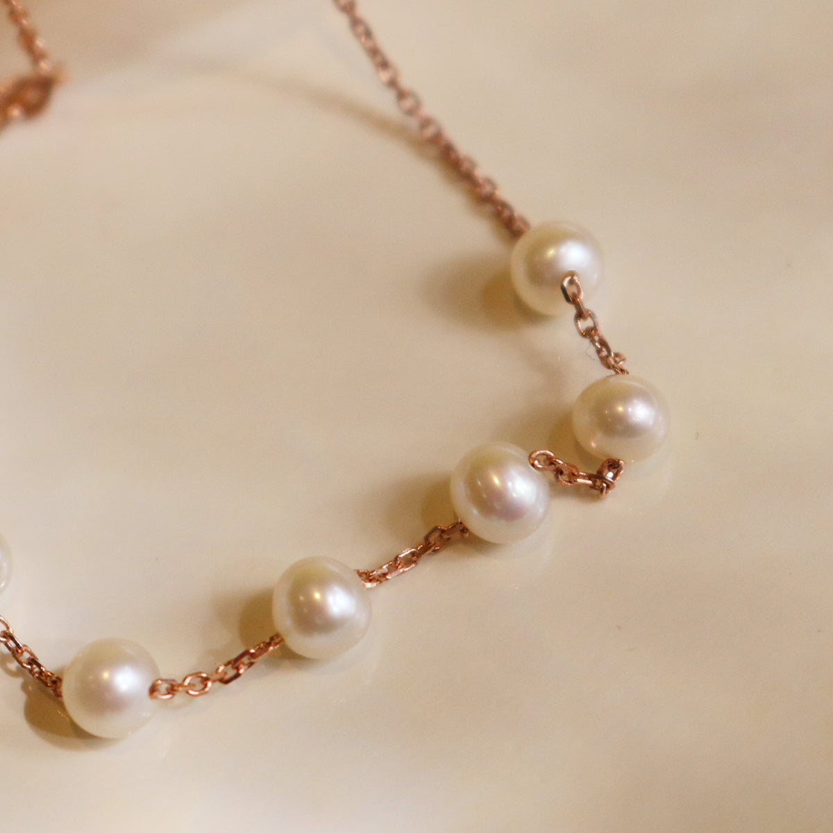 Seven pearls relayed necklace