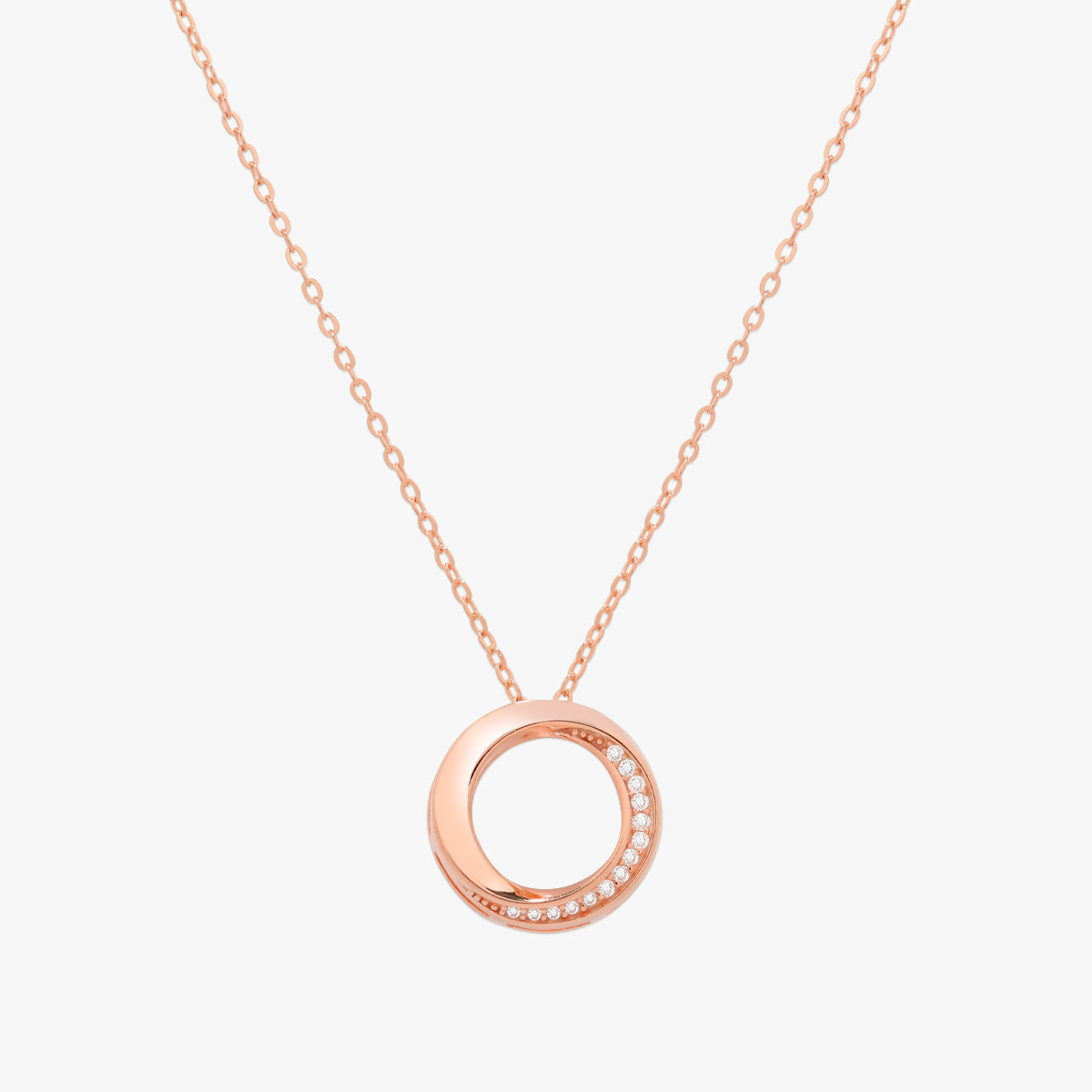 Circle cubic necklace