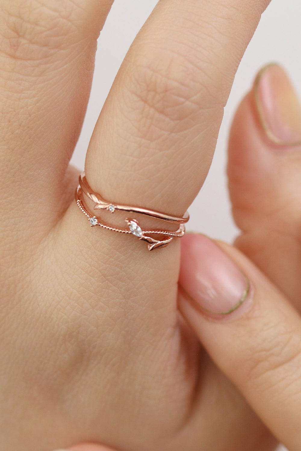 Double layered subtle vine ring