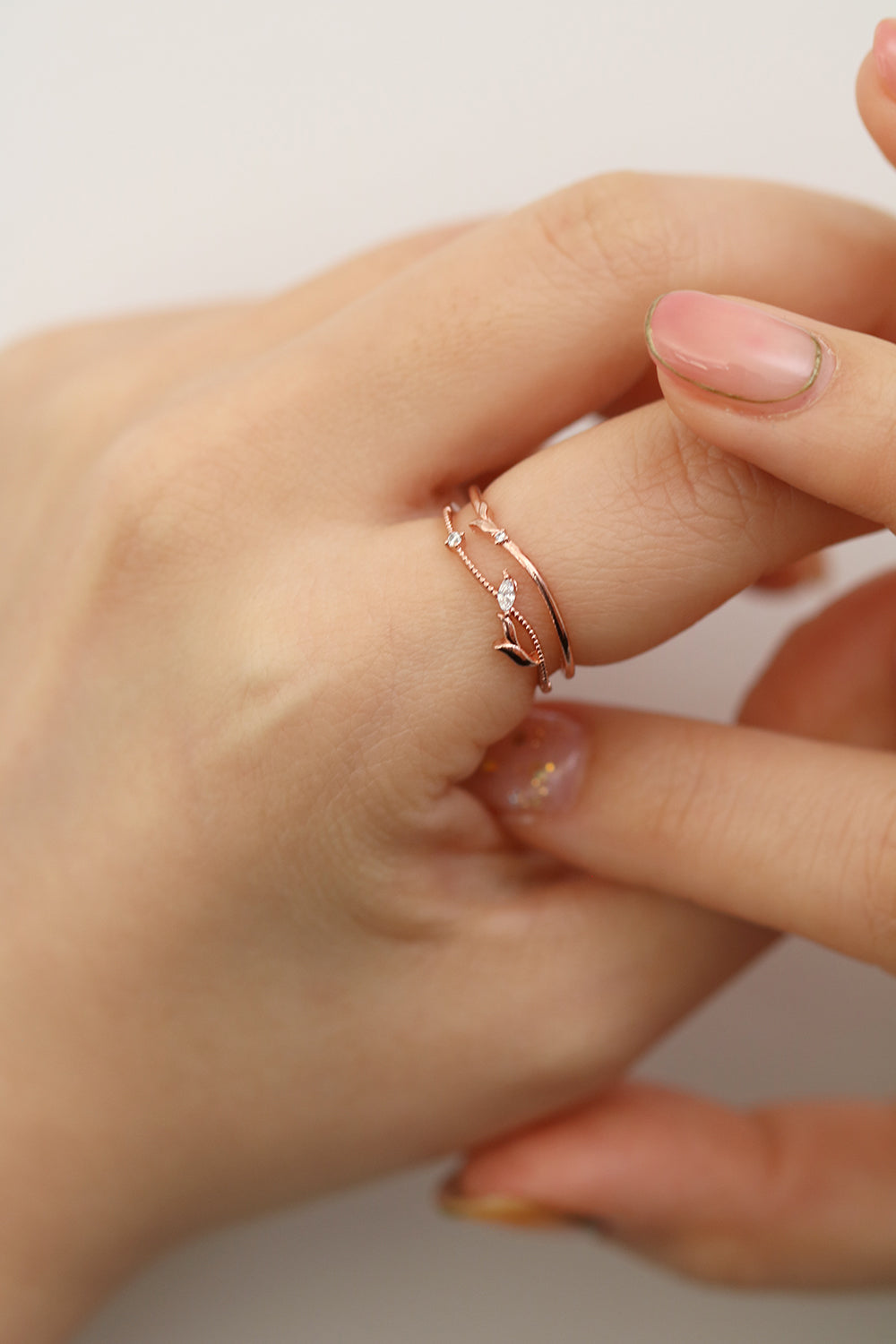 Double layered subtle vine ring