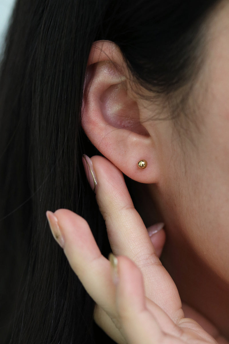 Simple ball stud earrings