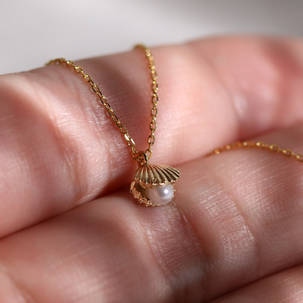 Pearl shell necklace