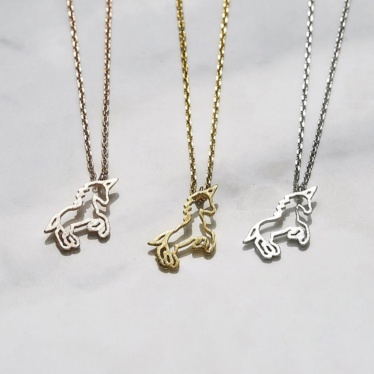 Line unicorn necklace