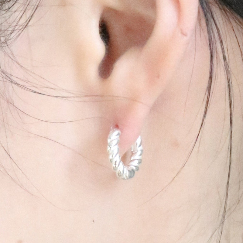 Chunky twist huggie earrings